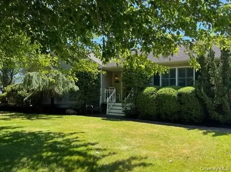 312 Riley Avenue Calverton NY 11933