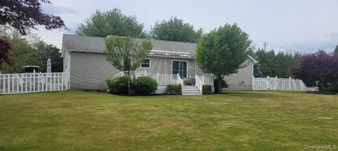312 Riley Avenue Calverton NY 11933
