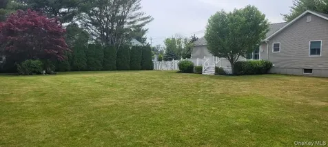 312 Riley Avenue Calverton NY 11933