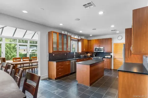 9 Ronwood Road Chestnut Ridge NY 10977