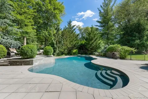 9 Ronwood Road Chestnut Ridge NY 10977