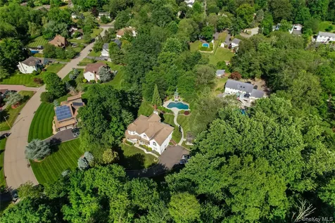 9 Ronwood Road Chestnut Ridge NY 10977