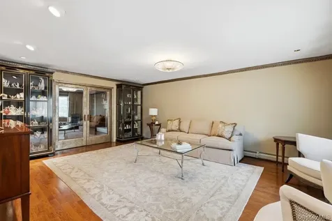 119 Plainview Road Woodbury NY 11797