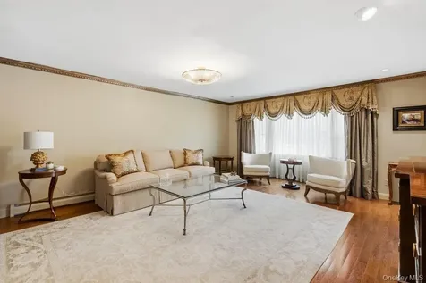 119 Plainview Road Woodbury NY 11797
