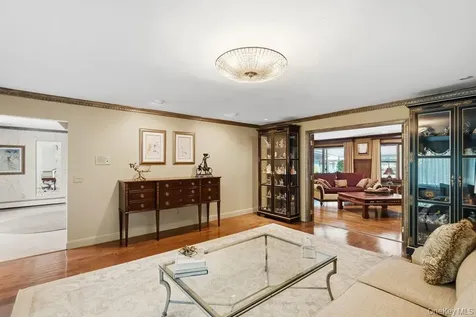 119 Plainview Road Woodbury NY 11797