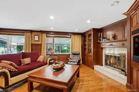 119 Plainview Road Woodbury NY 11797