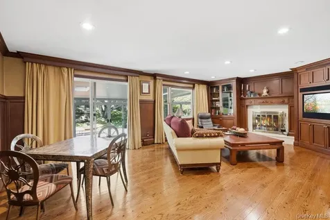 119 Plainview Road Woodbury NY 11797
