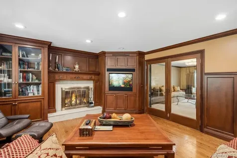 119 Plainview Road Woodbury NY 11797
