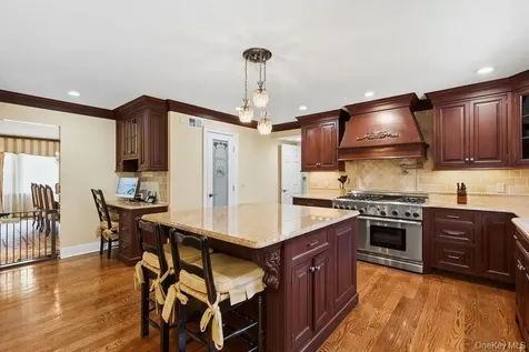 119 Plainview Road Woodbury NY 11797
