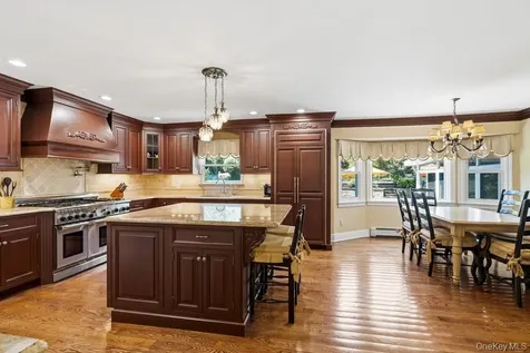 119 Plainview Road Woodbury NY 11797