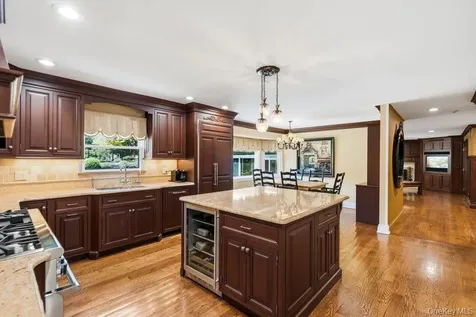 119 Plainview Road Woodbury NY 11797
