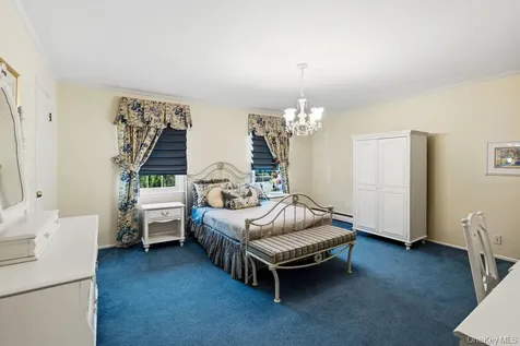 119 Plainview Road Woodbury NY 11797