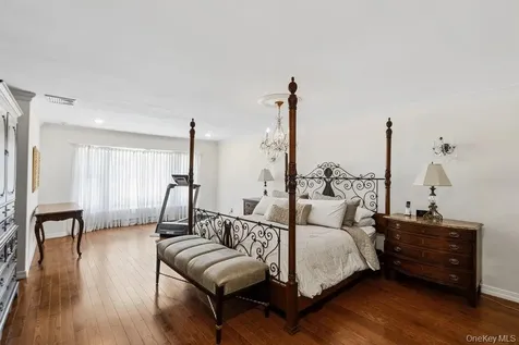 119 Plainview Road Woodbury NY 11797