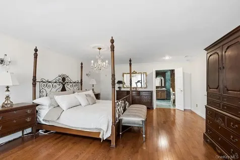 119 Plainview Road Woodbury NY 11797