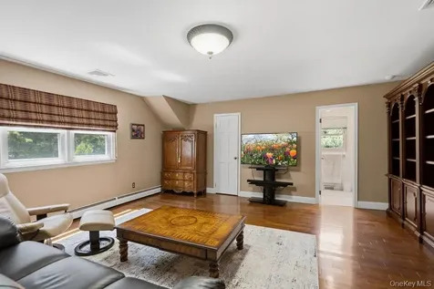 119 Plainview Road Woodbury NY 11797