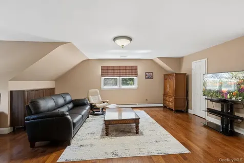 119 Plainview Road Woodbury NY 11797