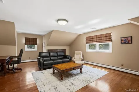 119 Plainview Road Woodbury NY 11797
