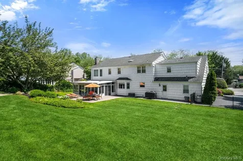 119 Plainview Road Woodbury NY 11797