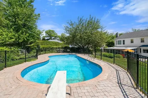 119 Plainview Road Woodbury NY 11797