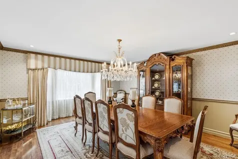 119 Plainview Road Woodbury NY 11797