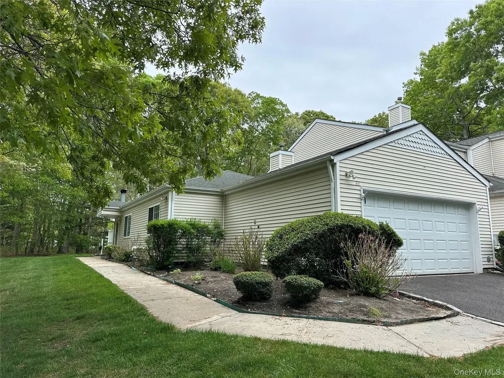 89 Rabbit Run Manorville NY 11949