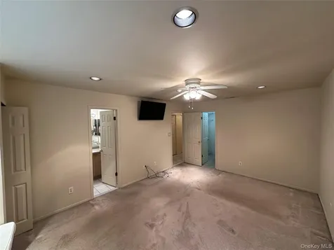 89 Rabbit Run Manorville NY 11949