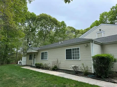 89 Rabbit Run Manorville NY 11949