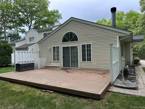 89 Rabbit Run Manorville NY 11949