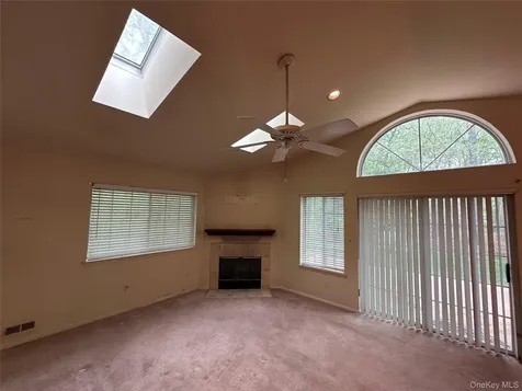 89 Rabbit Run Manorville NY 11949