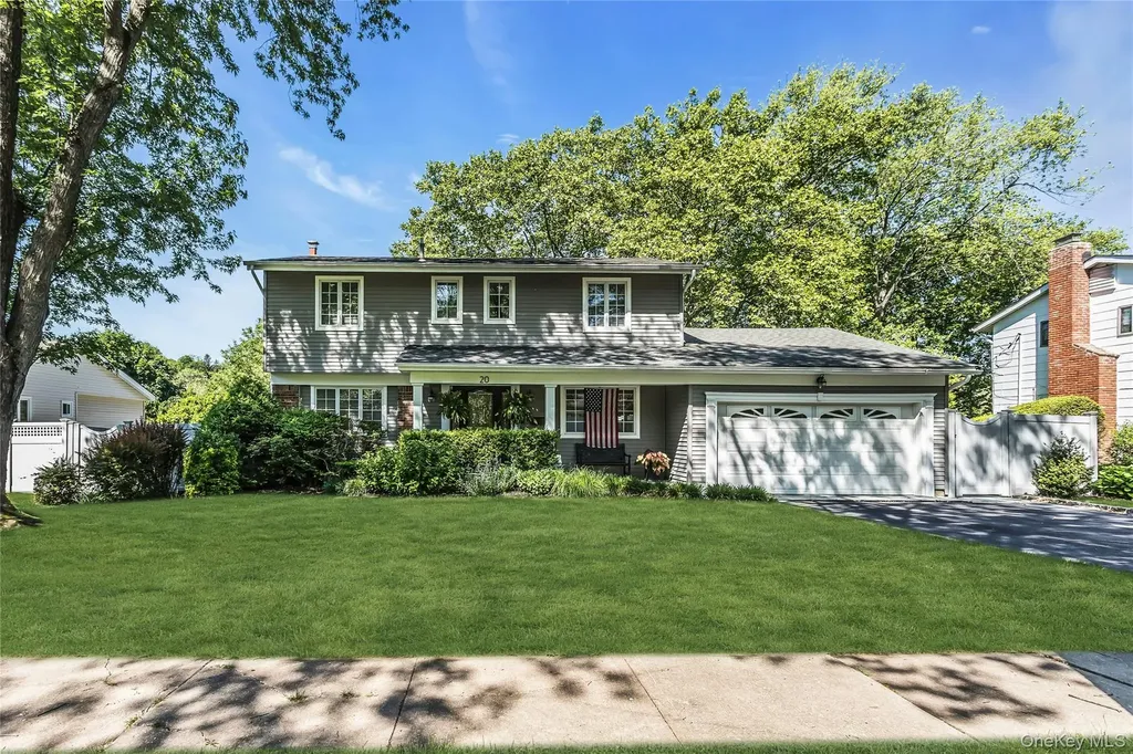 20 Lancia Drive East Norwich NY 11732