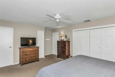 20 Lancia Drive East Norwich NY 11732