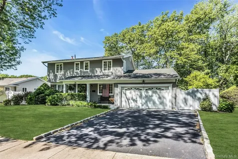 20 Lancia Drive East Norwich NY 11732