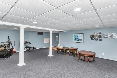 20 Lancia Drive East Norwich NY 11732