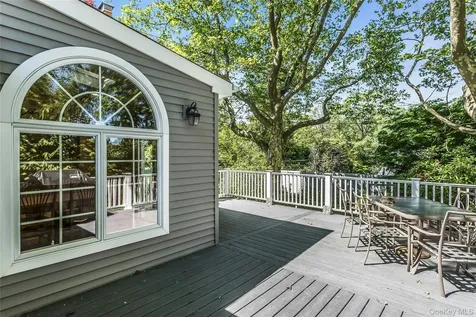 20 Lancia Drive East Norwich NY 11732