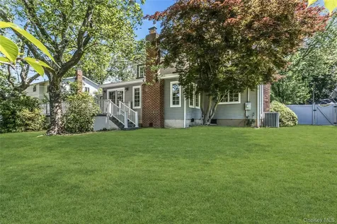 20 Lancia Drive East Norwich NY 11732