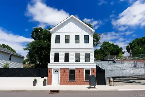 328 Columbia Street Hudson NY 12534