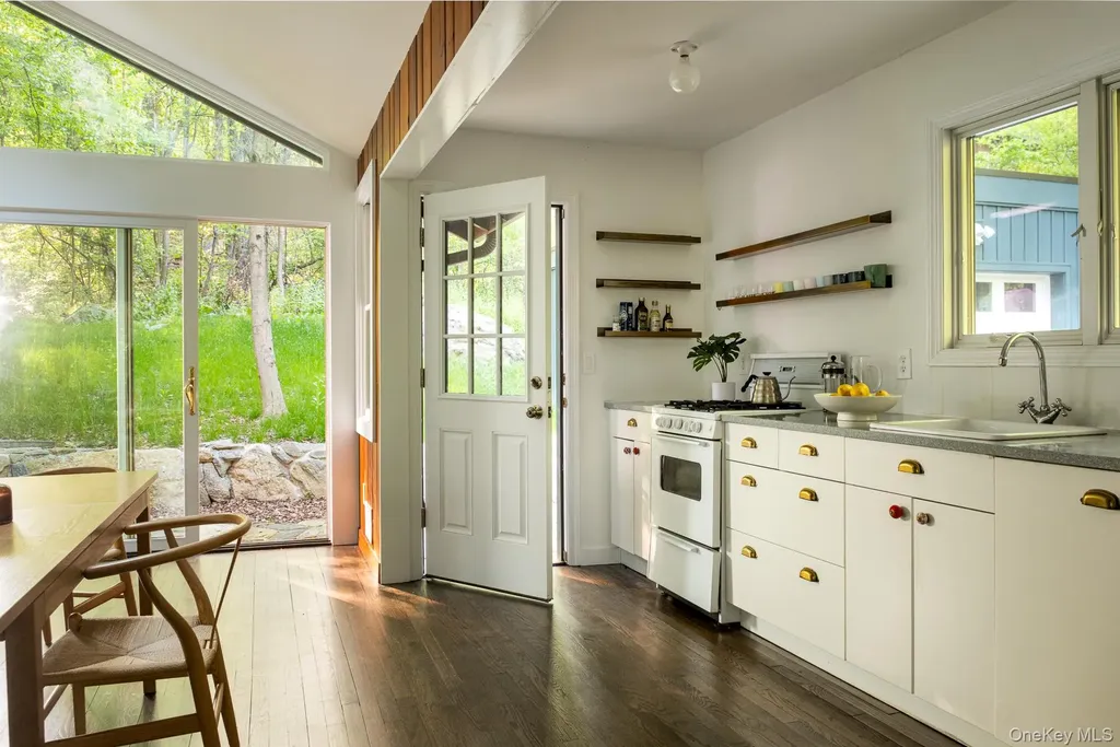 317 Lake Shore Road Putnam Valley NY 10579