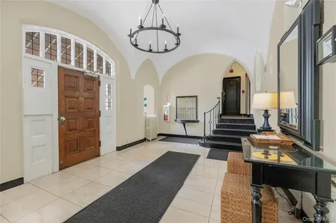 26 Pondfield Road Bronxville NY 10708