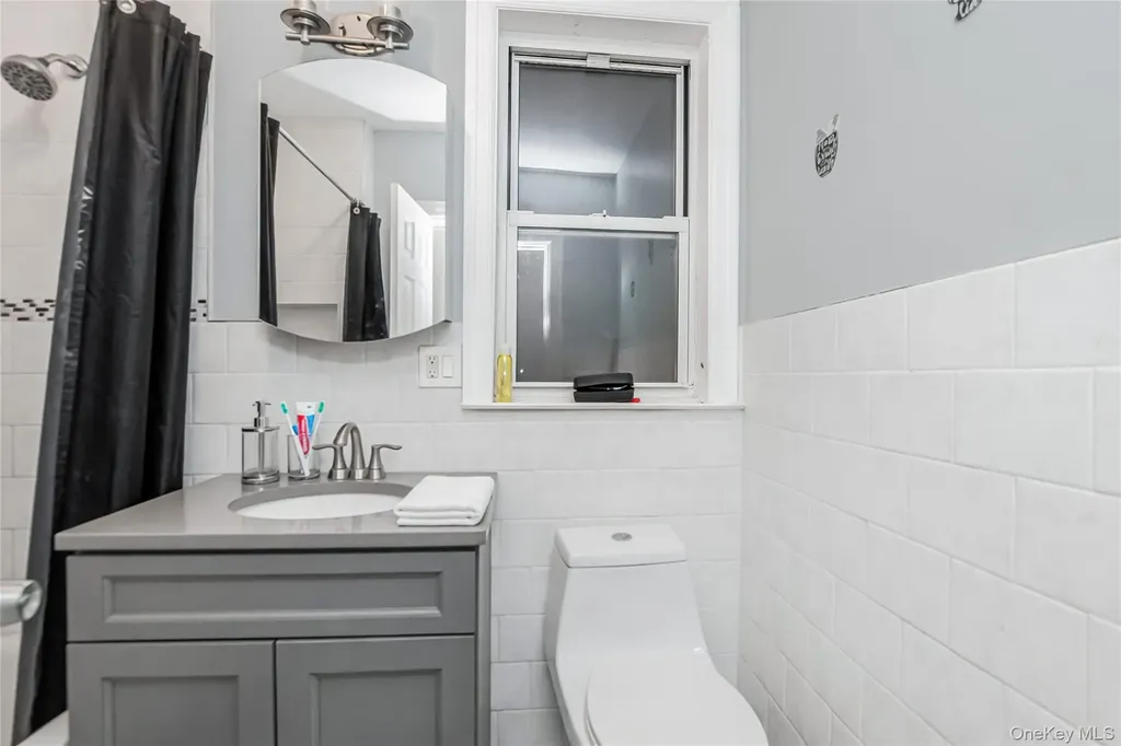 2812 Harrington Avenue Bronx NY 10461