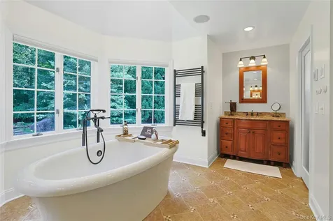 10 Hidden Oak Road Armonk NY 10504