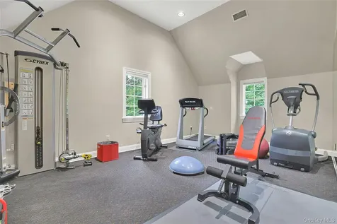 10 Hidden Oak Road Armonk NY 10504