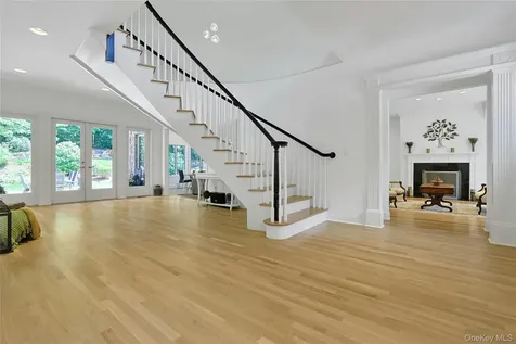 10 Hidden Oak Road Armonk NY 10504