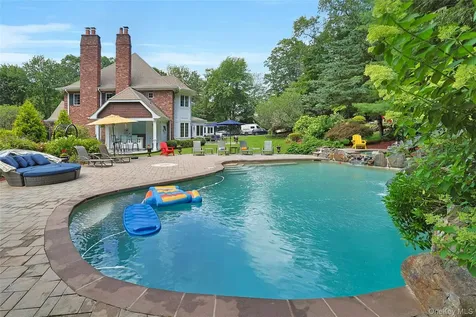 10 Hidden Oak Road Armonk NY 10504