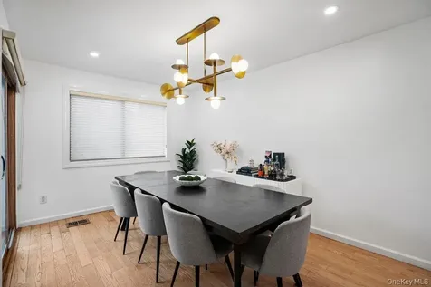 39 Chestnut Lane Woodbury NY 11797