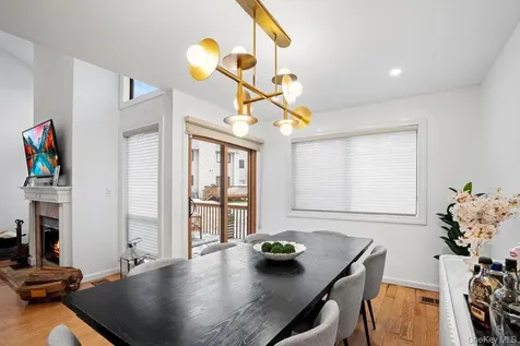 39 Chestnut Lane Woodbury NY 11797