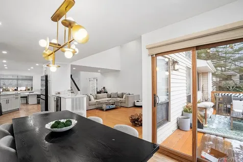 39 Chestnut Lane Woodbury NY 11797
