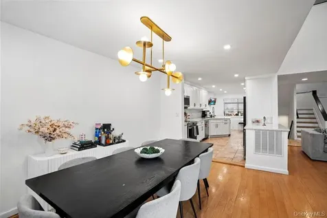 39 Chestnut Lane Woodbury NY 11797