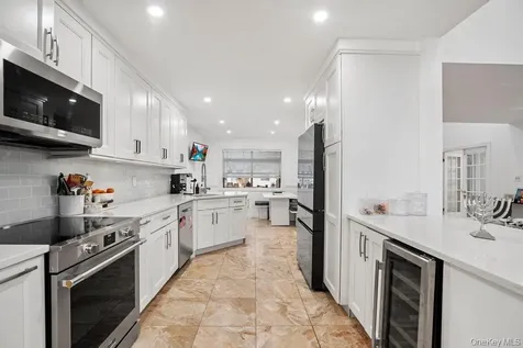39 Chestnut Lane Woodbury NY 11797