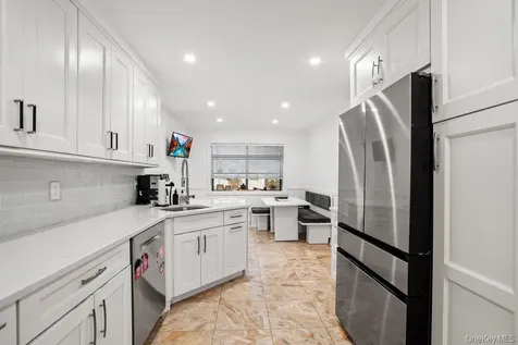 39 Chestnut Lane Woodbury NY 11797