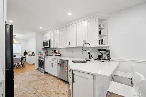 39 Chestnut Lane Woodbury NY 11797